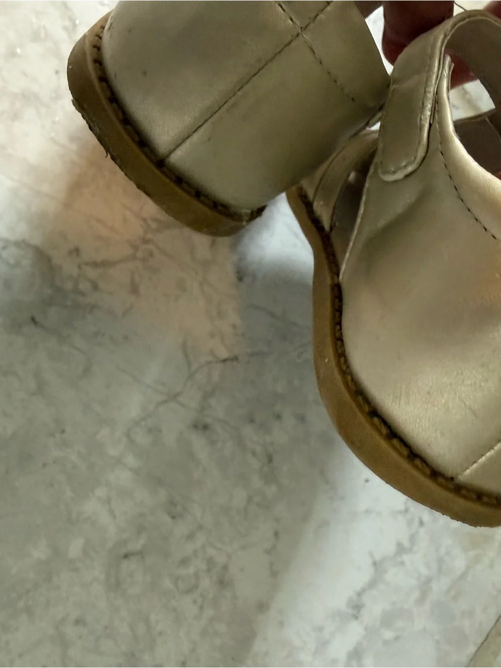 Livie & Luca fisherman Sandals in Champagne size 7T